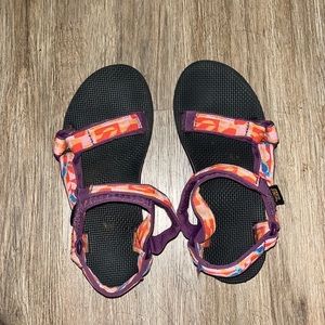 Women’s Teva Size 6!